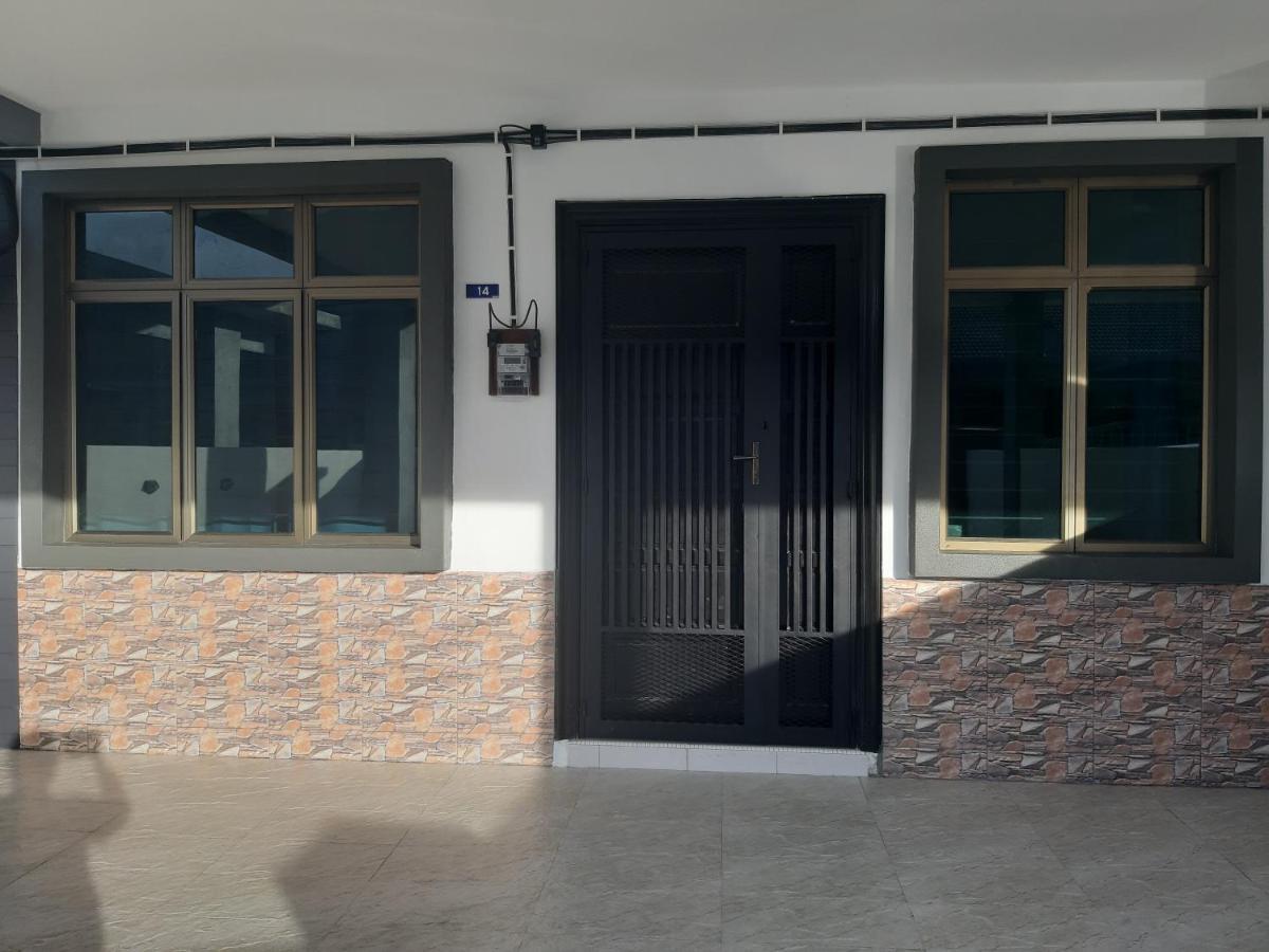 Rumah Armand Melaka 4Br Fully Aircond Exterior foto