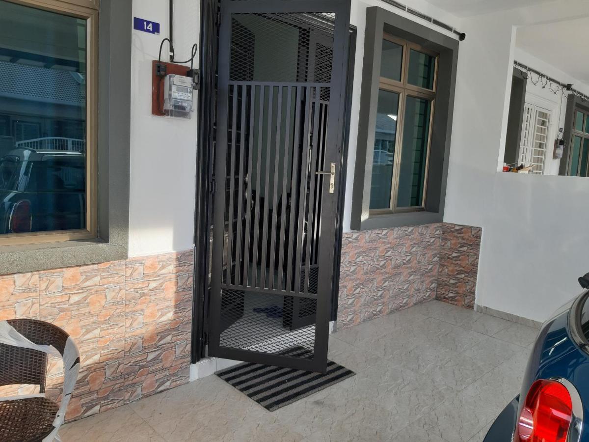 Rumah Armand Melaka 4Br Fully Aircond Exterior foto
