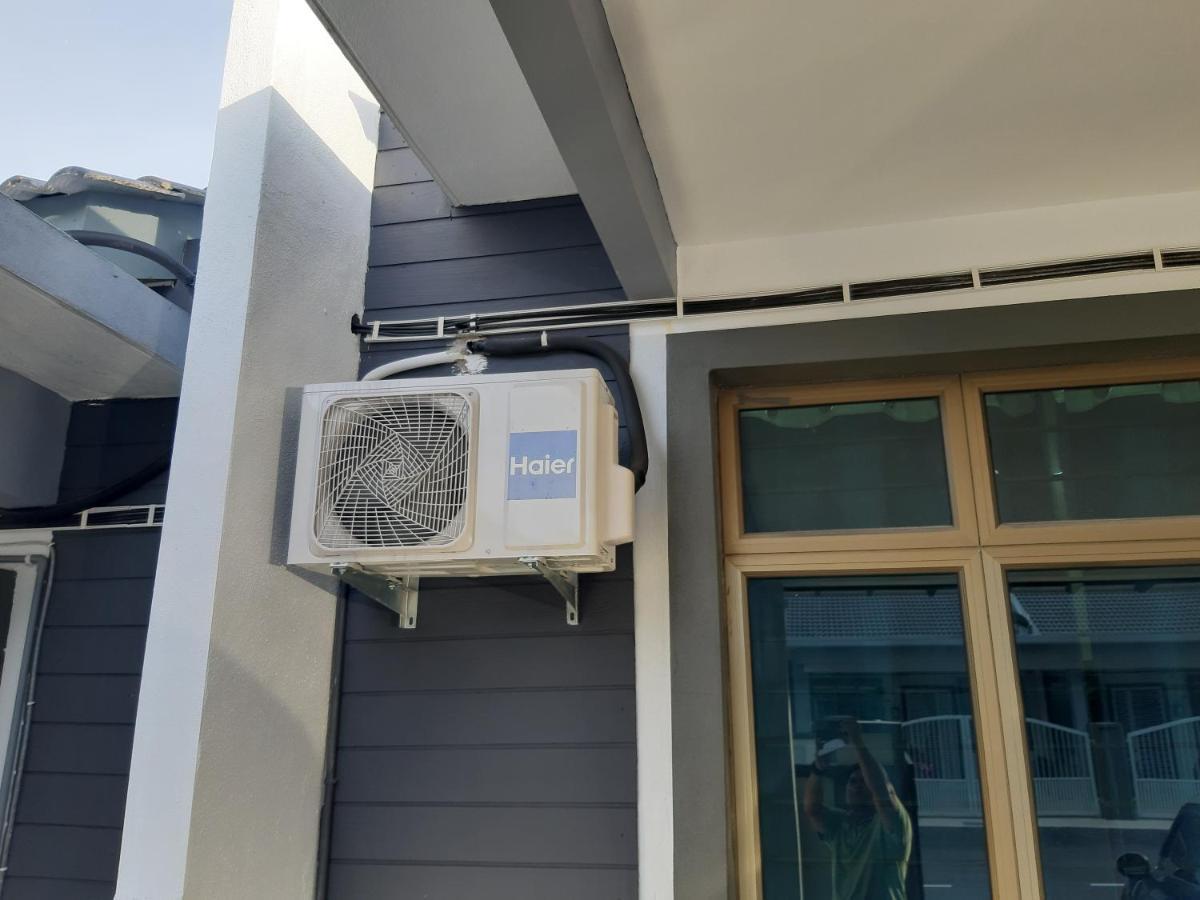 Rumah Armand Melaka 4Br Fully Aircond Exterior foto